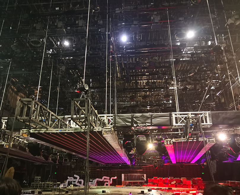 The correct method to use the Kemei stage electric hoist